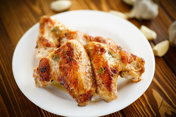 fried chicken wings with garlic 
