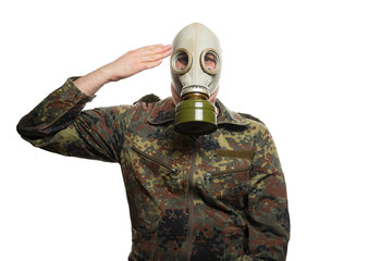 Soldat mit Gasmaske
