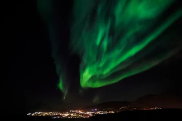 Keuken spatwand met foto Northern lights over Nuuk city © vadim.nefedov
