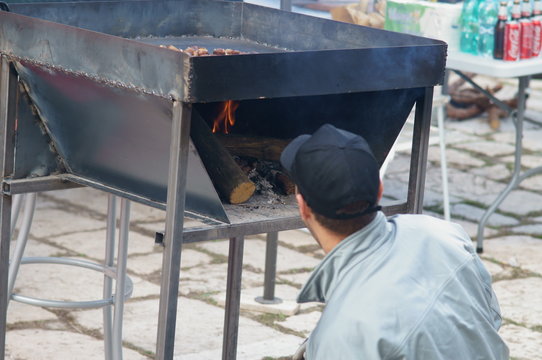 Venditori di caldarroste al lavoro 