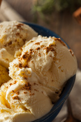 Cold Homemade Eggnog Ice Cream
