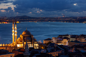 Obraz premium Most Bosfor z Meczetu Sulejmana Wspaniałego w Stambule