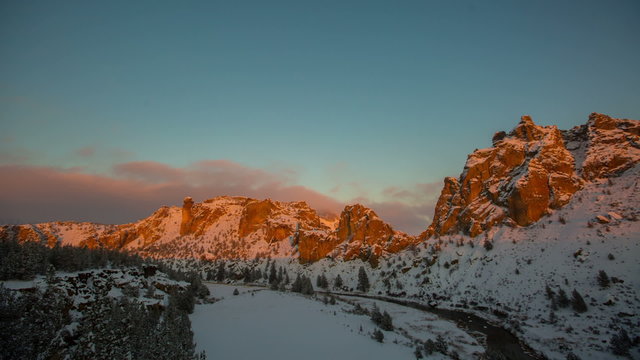 Oregon Smith Rocks
Time lapse shot of Smith Rock State Park in Central Oregon.