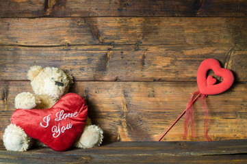 miś trzymający serce z napisem"i love you" © Mike Mareen