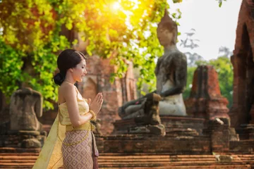 Photo sur Plexiglas Bouddha Thai lady with Original Thai costume