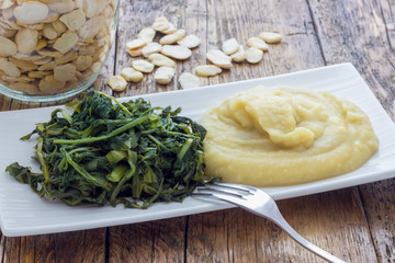 Mashed fava beans with chicory