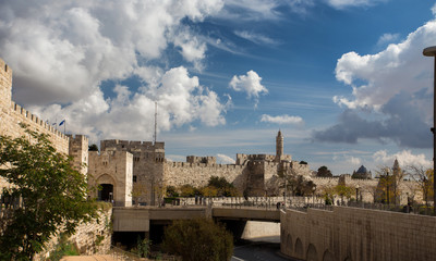 Fototapeta na wymiar Walls of Jerusalem 
