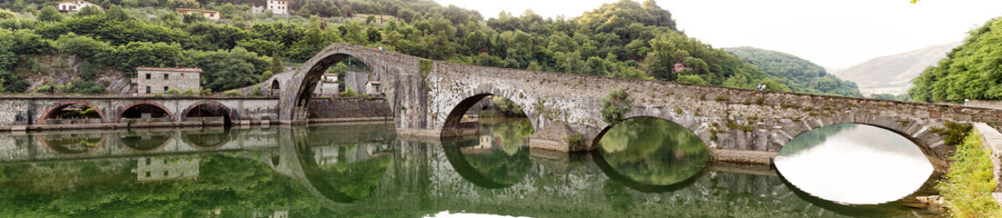 Fototapeta na wymiar Devils Bridge Italy