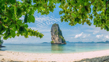 Fototapeta premium The beautiful landscape of Koh Poda (Poda Island)