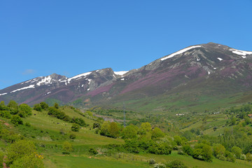 Frühling in der Sierra Cordel in Kantabrien