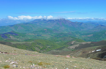 Fototapeta na wymiar Blick auf die Sierra de Pena Sacra in Kantabrien