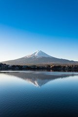 Fototapeta na wymiar 河口湖から眺める富士山