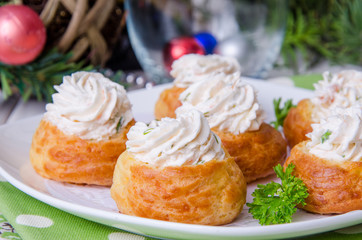 profiteroles with salmon and cream cheese