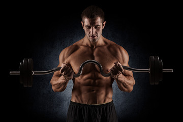 Fototapeta na wymiar muscular young man lifting weights