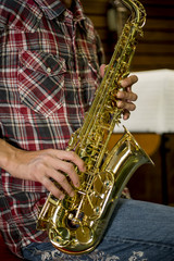 Obraz premium Close up of a man playing Alto Saxophone