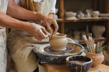 Potter teaches how make clay pot