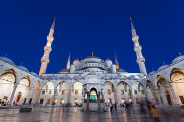 Fototapeta na wymiar Sultan Ahmed Mosque in Istanbul, Turkey during the blue hour