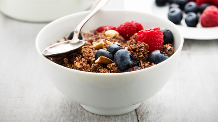 Müsli mit Beeren - Cereals with berries