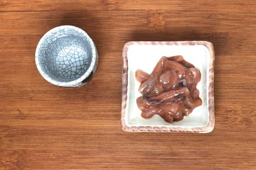 塩辛とぐい呑み