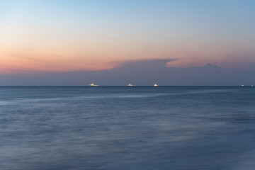 Obraz premium Sunrise on the ocean beach