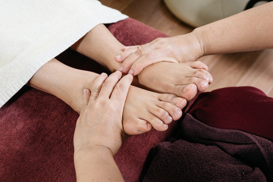 Thai massage series : Foot and leg massage
