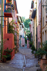 Fototapeta na wymiar small walk in Collioure
