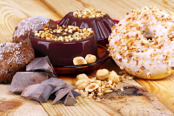 Mostaccioli , budino al cioccolato e ciambelle