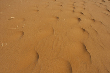 Sossusvlei Namibia Afrika: Sandmuster aus der Dünenlandschaft in der Trockenzeit 
