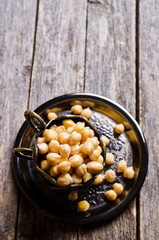 Grains of raw chickpeas