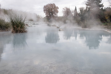  Particolare delle sorgenti di acque termali sulfuree calde liberamente fruibili dell’area di Saturnia