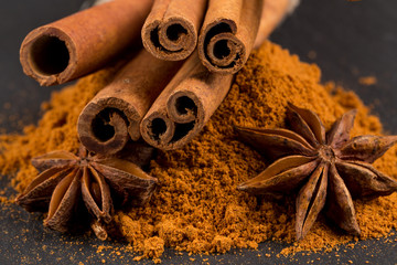 Obraz na płótnie Canvas Anise and cinnamon close up