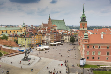 Naklejka premium Old town in Warsaw, Poland. The Royal Castle and Sigismund's Col