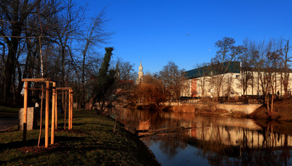 Opole, panorama kanału Młynówka, filharmonia, wieża ratusza. © Stanisław Błachowicz