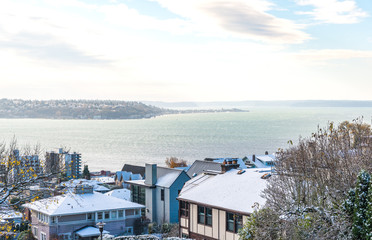Fototapeta na wymiar scenic view of snow covered in downtown Seattle ,shoot from Kerry Park,winter season .