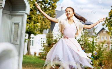 Fototapeta premium Pretty ballet dancer among the soap bubbles