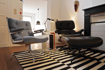 fauteuil design en cuir noir style bauhaus