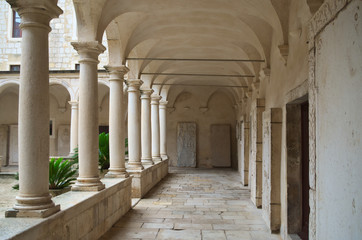 Fototapeta na wymiar Cloister of the Franciscan monastery, Zadar, Croatia 