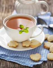 Fototapeta na wymiar Cup of tea and sugar cookies