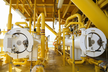 Pig luncher in oil and gas industry, Cleaning pipe line equipment in oil and gas industry