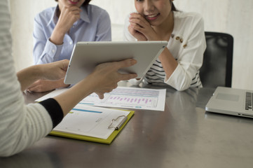 Women are meeting while watching the tablet