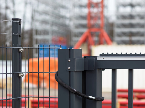 Gesicherte Baustelle - Sicherheitszaun - Zaunanlage - Metallzaun