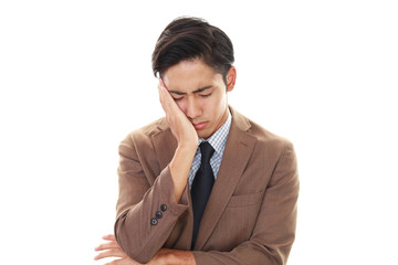 悩むビジネスマン