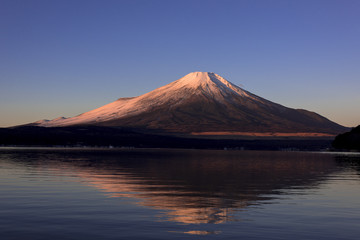 山中湖より富士山朝焼け