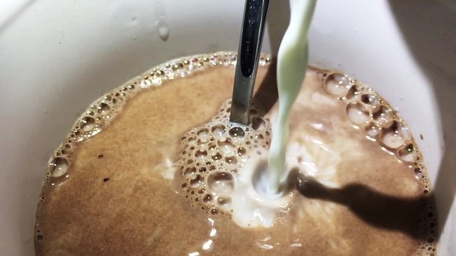 Latte Versato sul Cacao