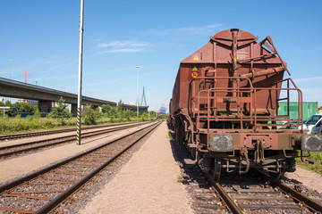 Obraz premium The harbor railway named Hamburger Hafenbahn disposes of a big railway network in the harbor and around the city. Plenty of cargo containers will be transported by the rail to the terminals and ships