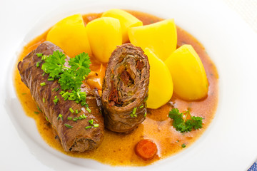 Cutting roulades beef with vegetable filling, potato