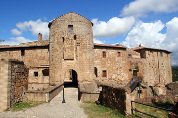 Toscana,il paese di Sorano, la fortezza Orsini.