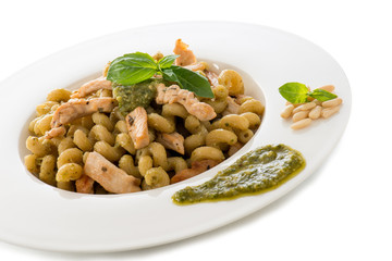 pasta with pesto sauce and chicken breast