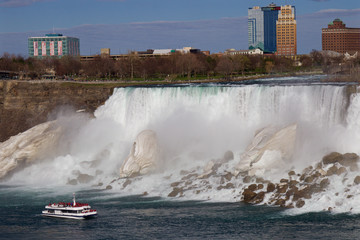 The background with the Niagara falls and the ship