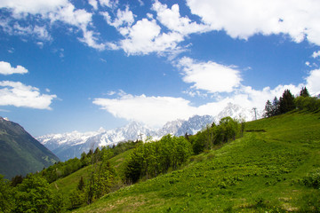 Fototapeta na wymiar valley in French Alps